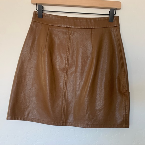 Kendall & Kylie Faux Leather Skirt. Size: Small. Excellent condition - Picture 5 of 7